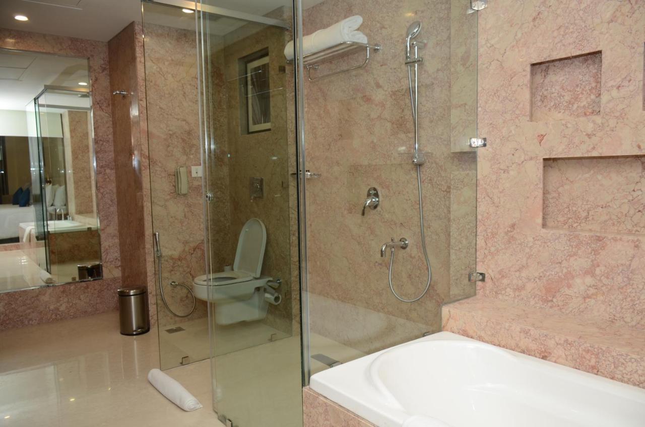 Viraj Sarovar Portico Джаму Екстериор снимка