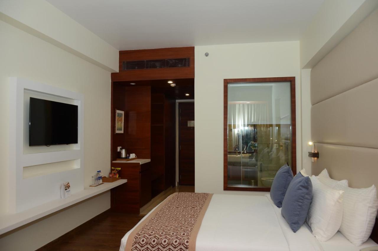 Viraj Sarovar Portico Джаму Екстериор снимка
