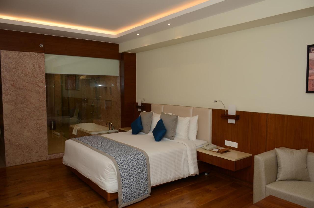 Viraj Sarovar Portico Джаму Екстериор снимка