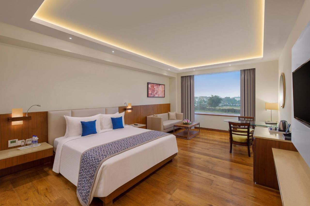 Viraj Sarovar Portico Джаму Екстериор снимка